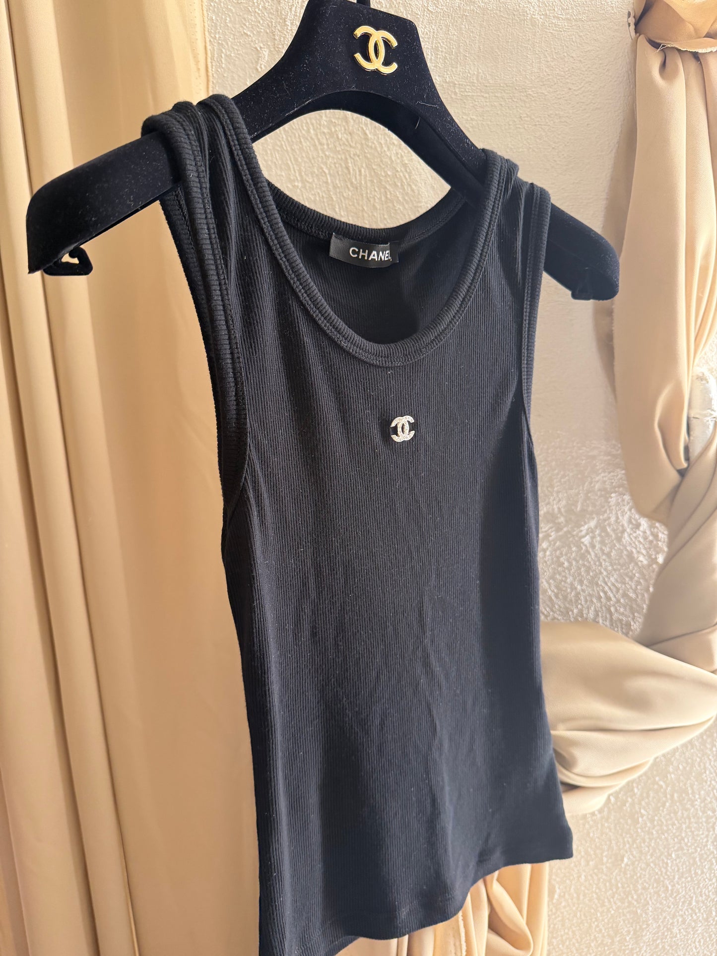 Top chanel uniform second hand