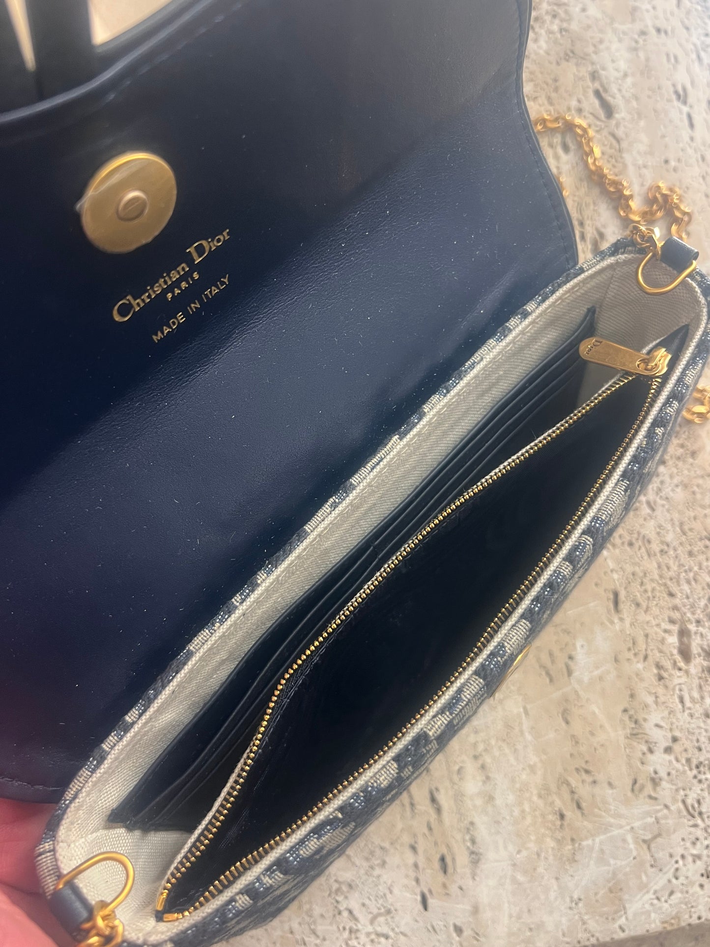 Pochette media con catena Saddle
Jacquard Dior Oblique blu second hand