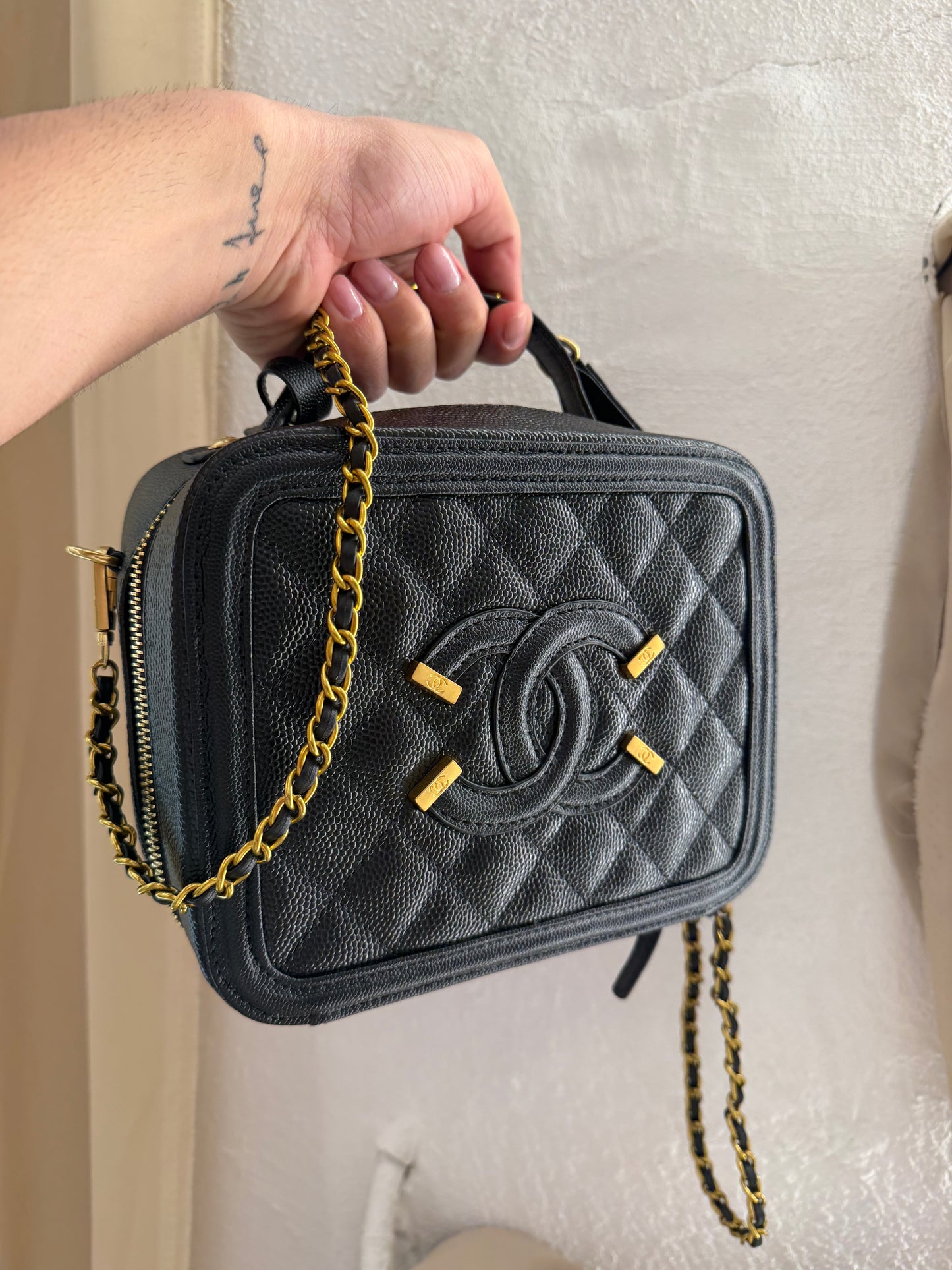 Chanel vanity vip gift second hand