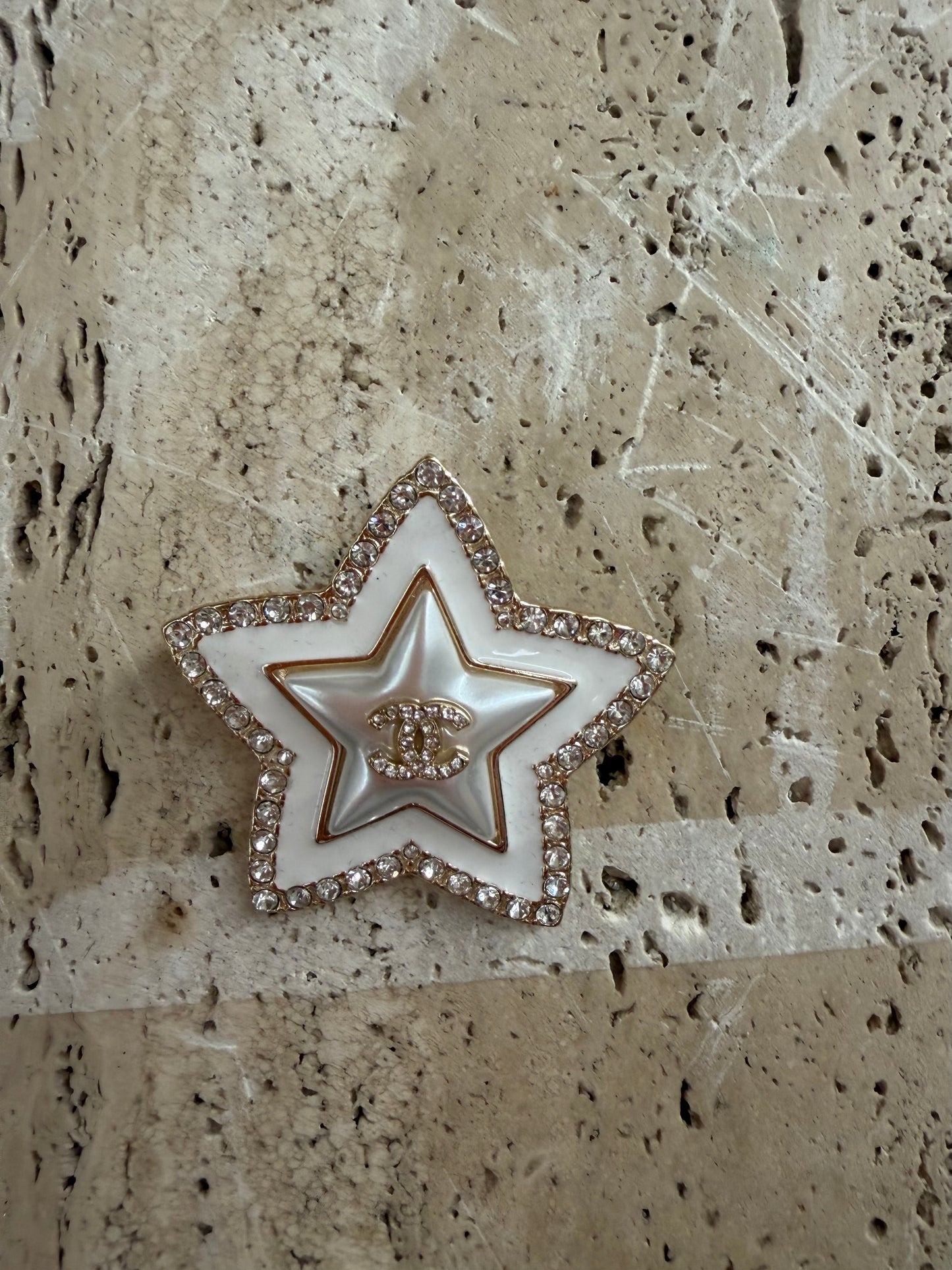 Spilla chanel vip gift Make-up second hand