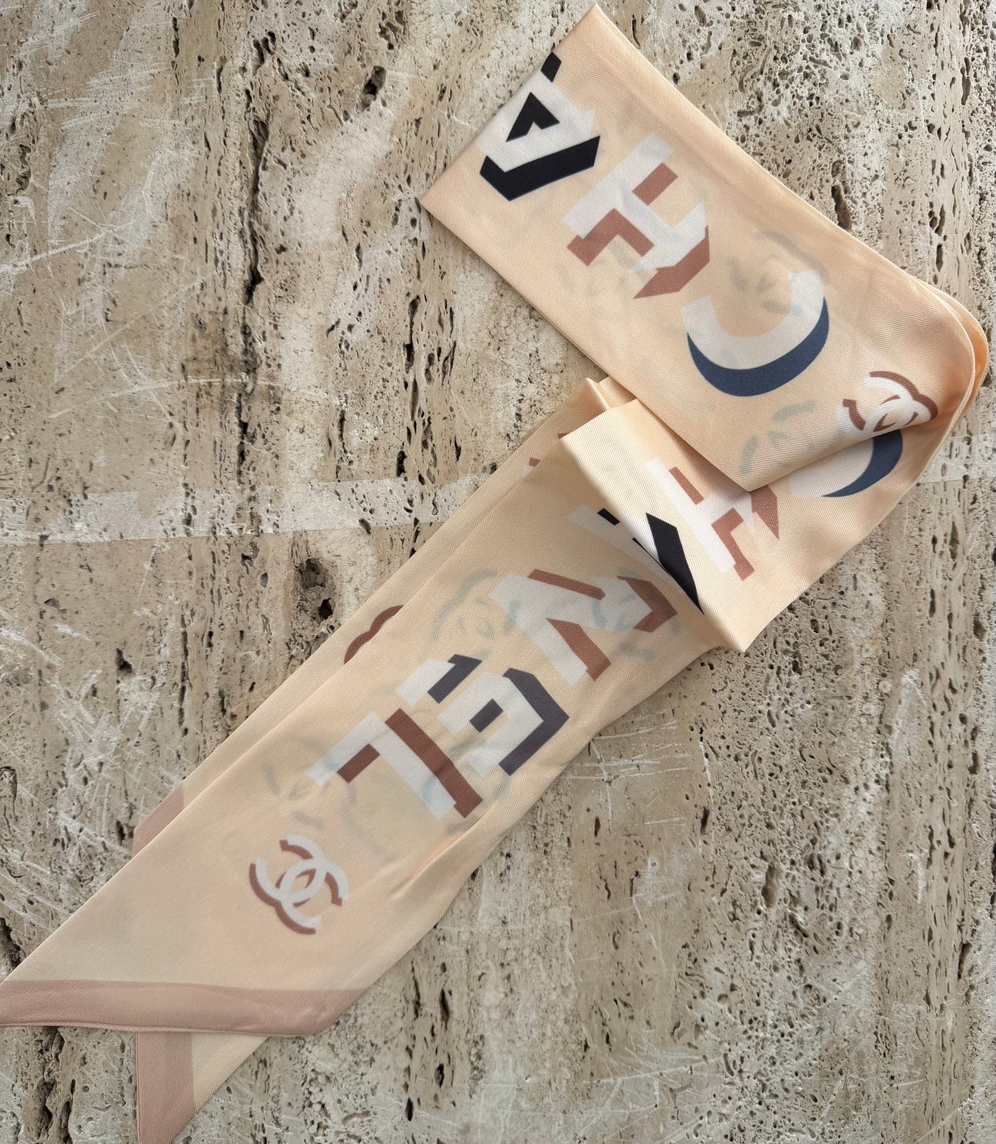 Foulard chanel vip gift make up second hand