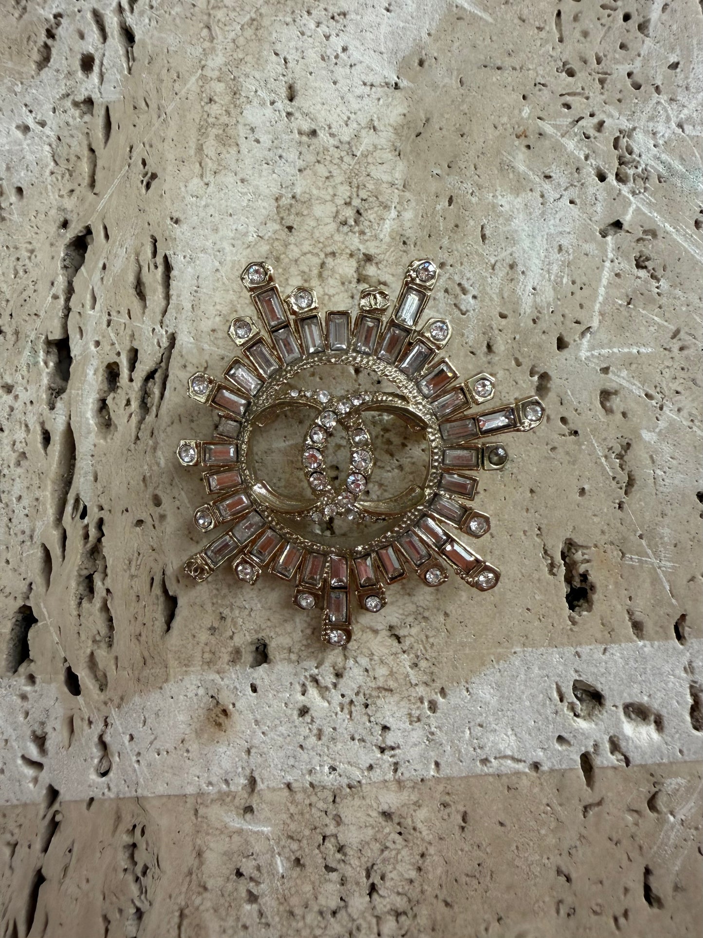 Spilla chanel vip gift Make-up second hand