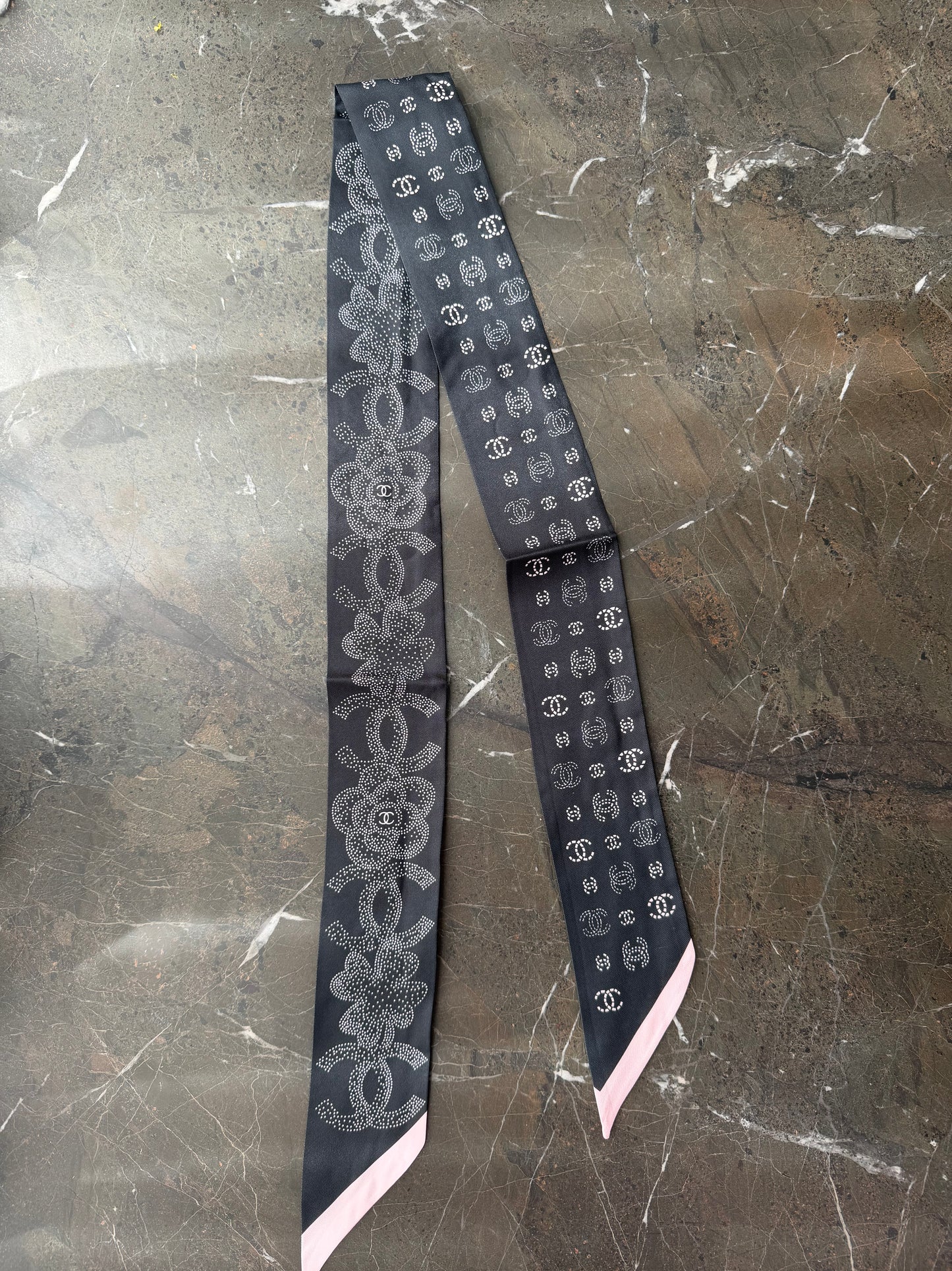 Foulard chanel vip gift make up second hand