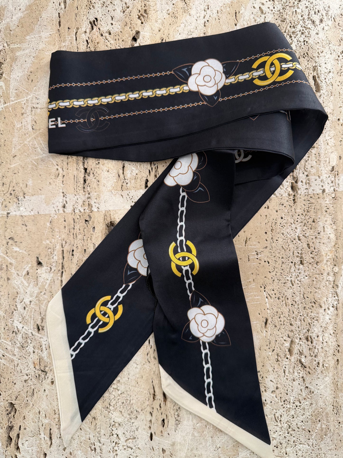 Foulard chanel vip gift make up second hand