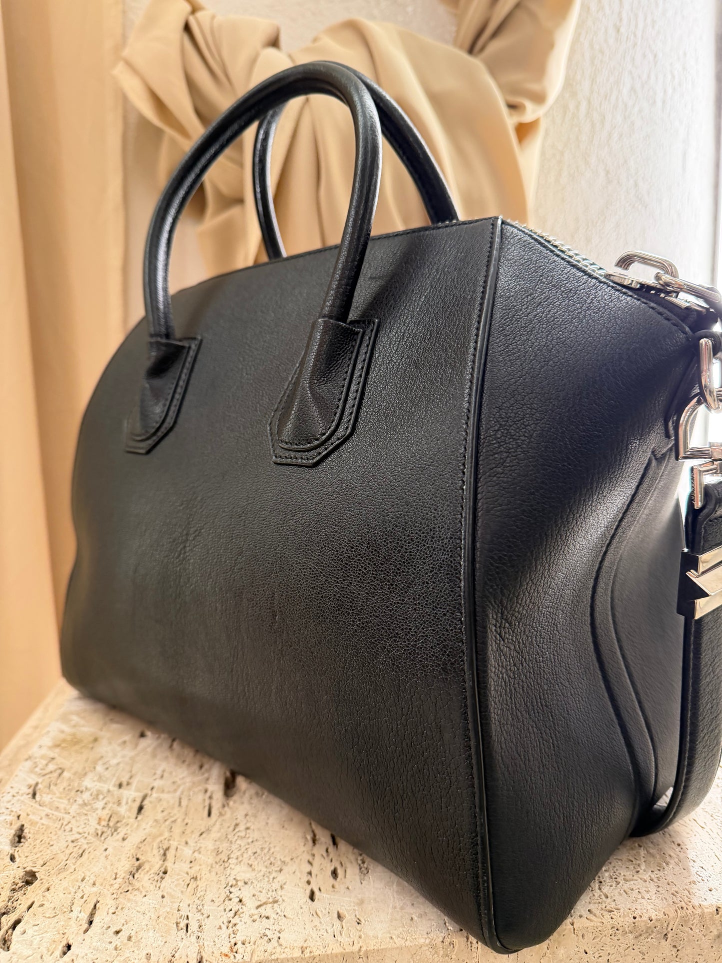 Givenchy antogona second hand