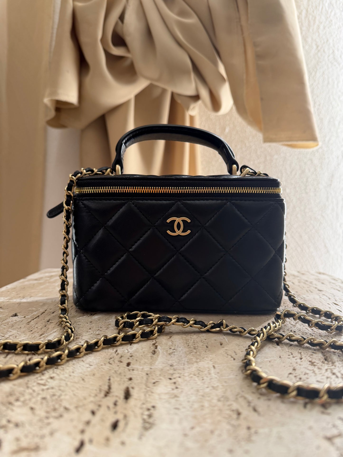 Chanel sweet vanity box vip gift second hand