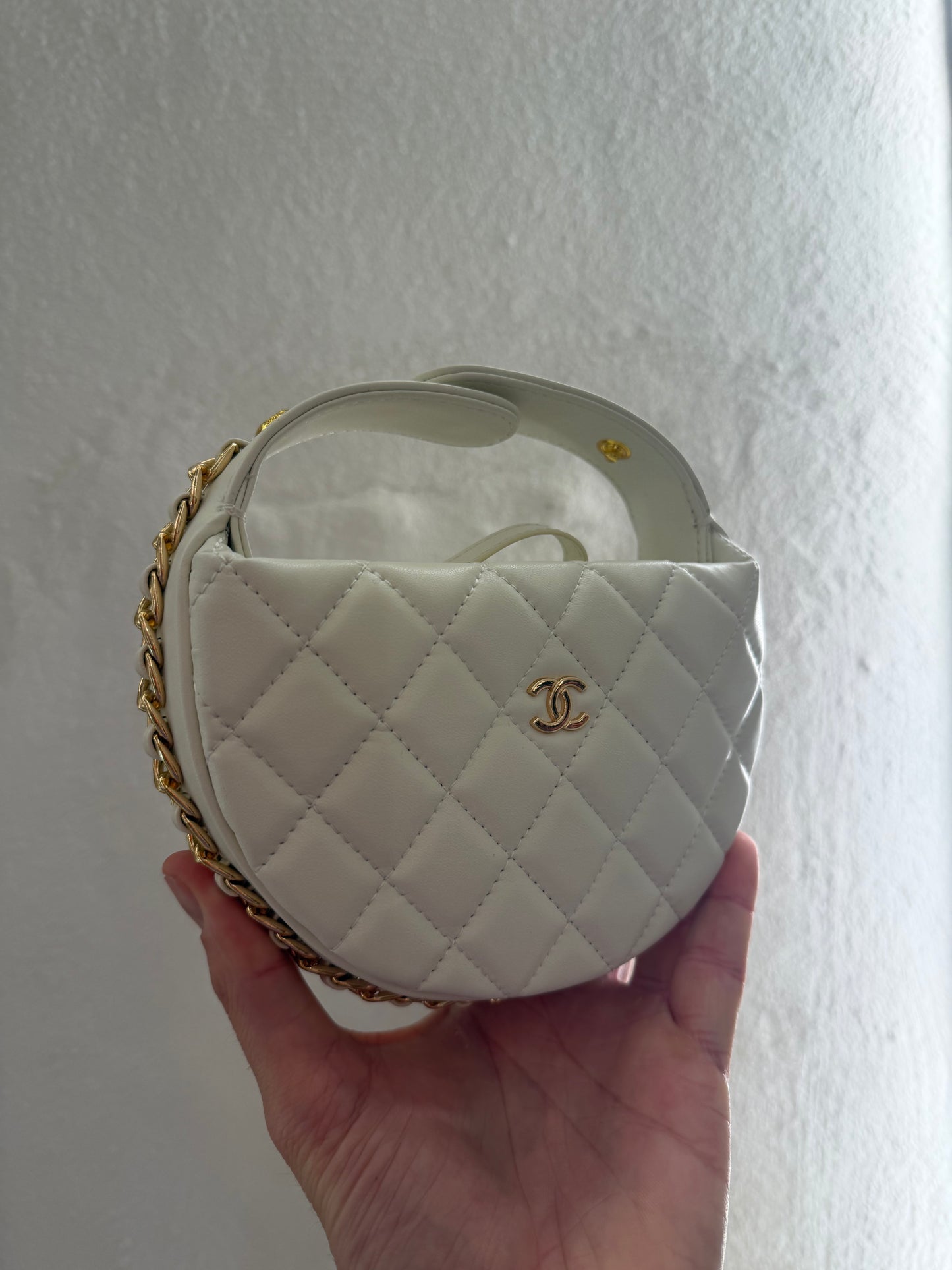 Chanel hobo miny vip gift make up second hand