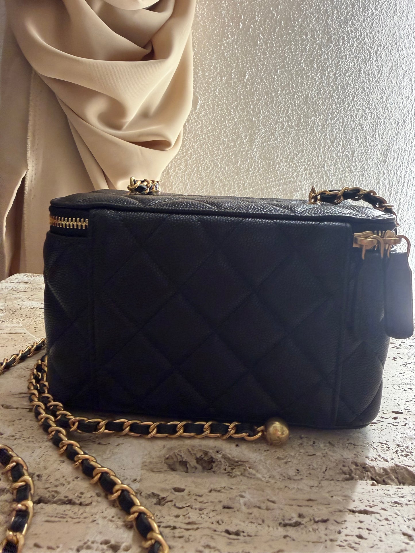 Chanel VANITY vip gift second han