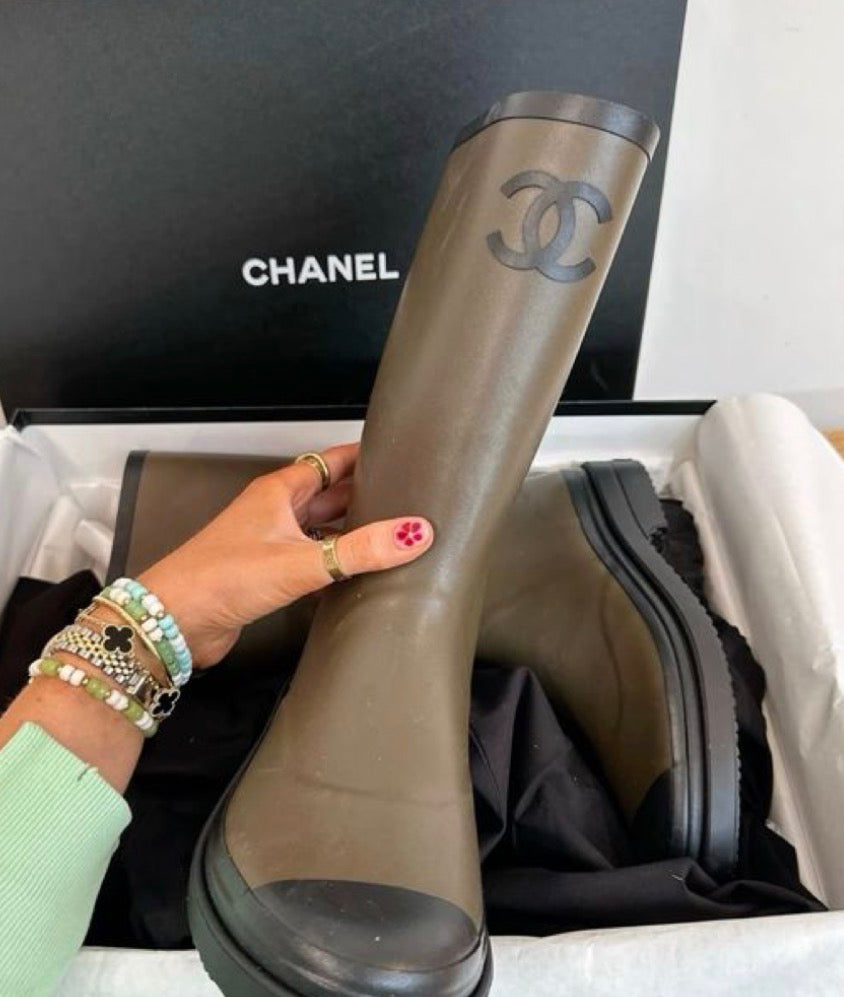 Chanel vip gift second hand staff