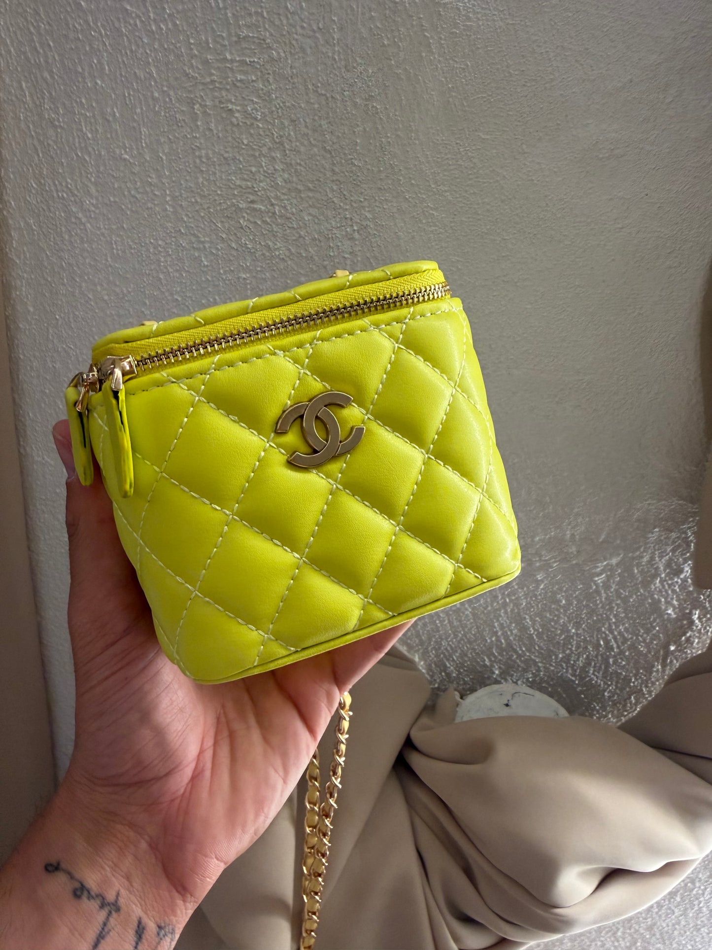 Chanel vip gift make up second hand