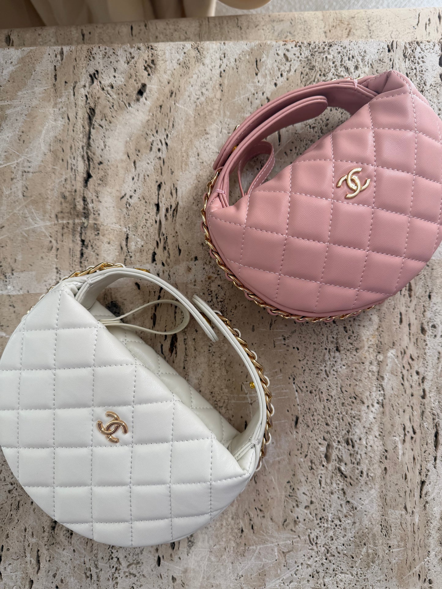 Chanel hobo miny vip gift make up second hand