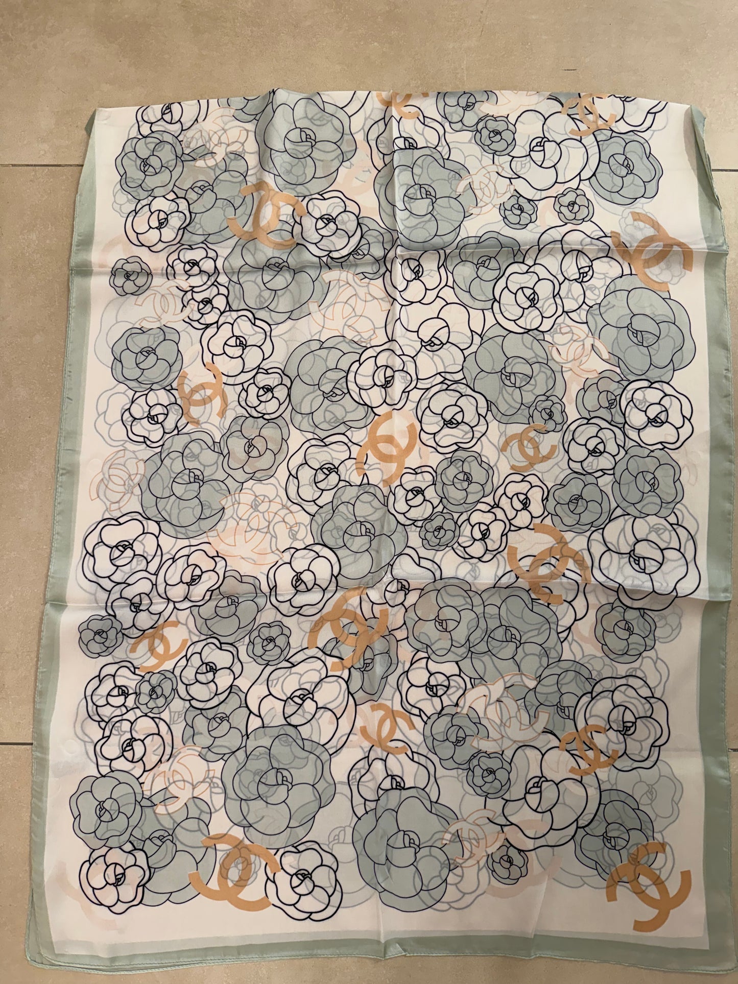 Foulard chanel gift second hand