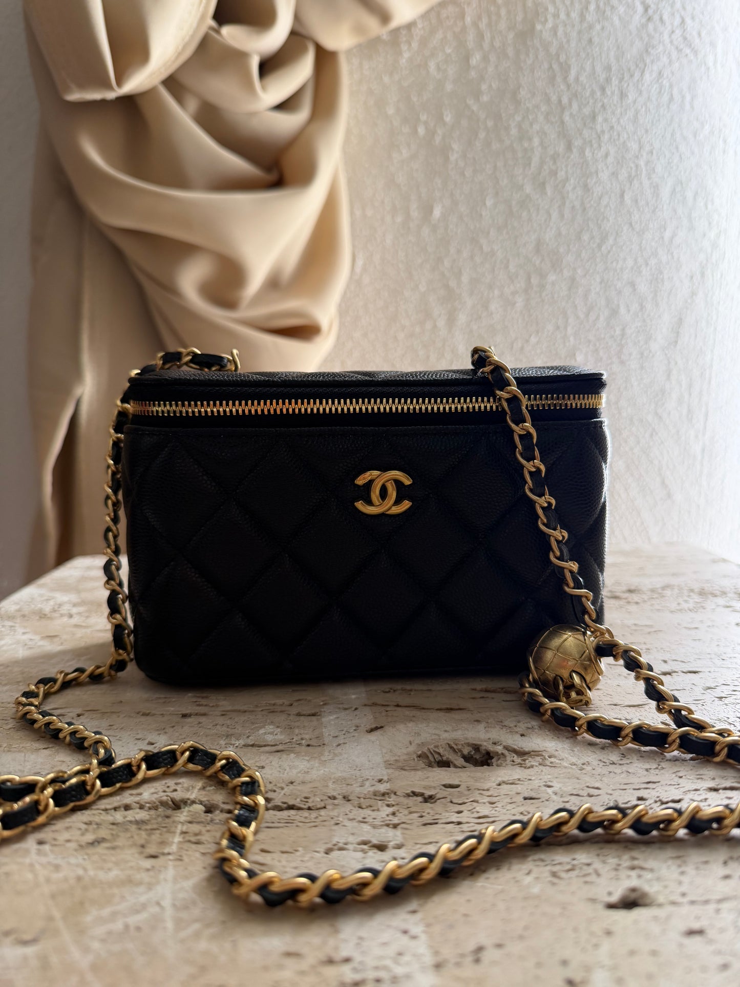 Chanel VANITY vip gift second han