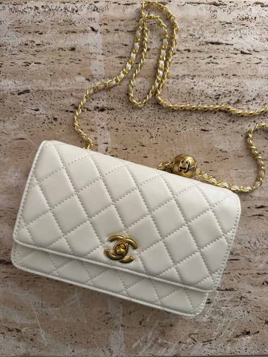 Chanel woc gift vip make up second hand