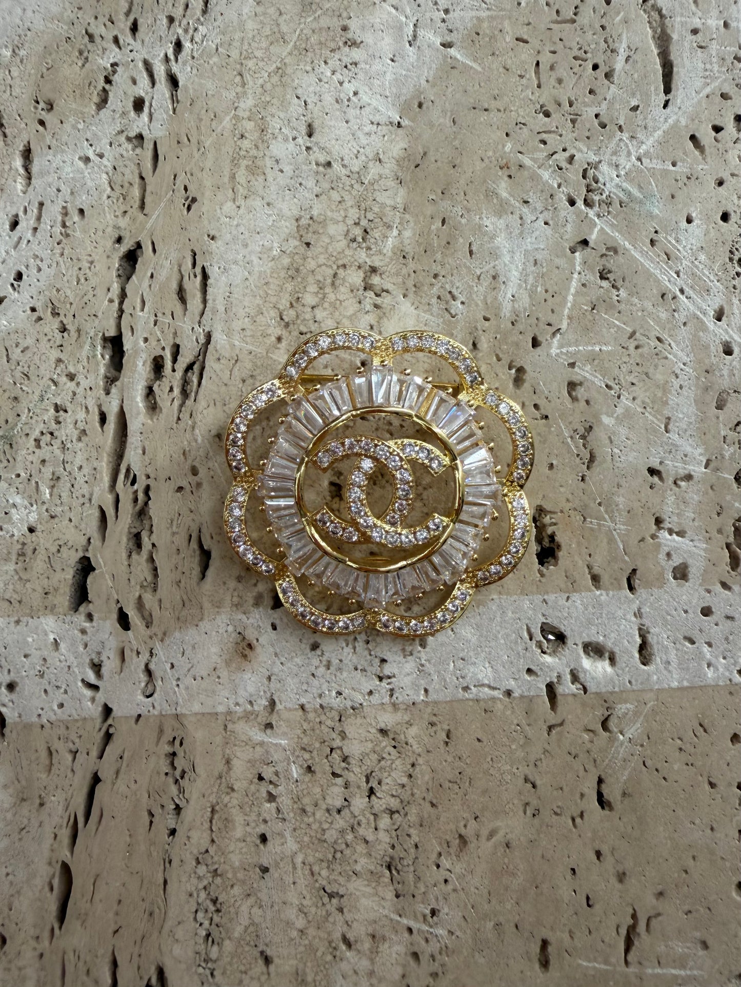 Spilla chanel vip gift Make-up second hand