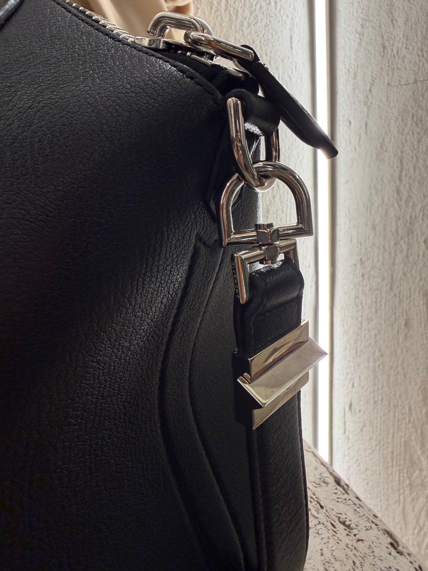 Givenchy antogona second hand