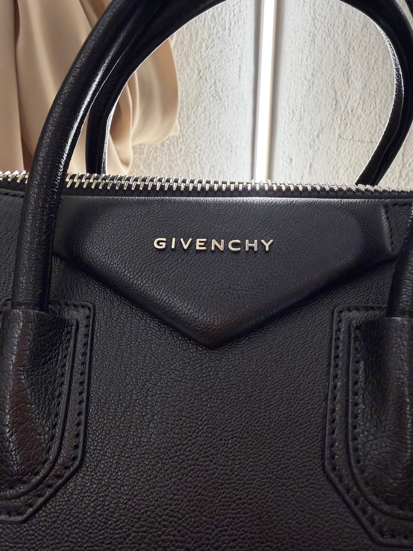 Givenchy antogona second hand