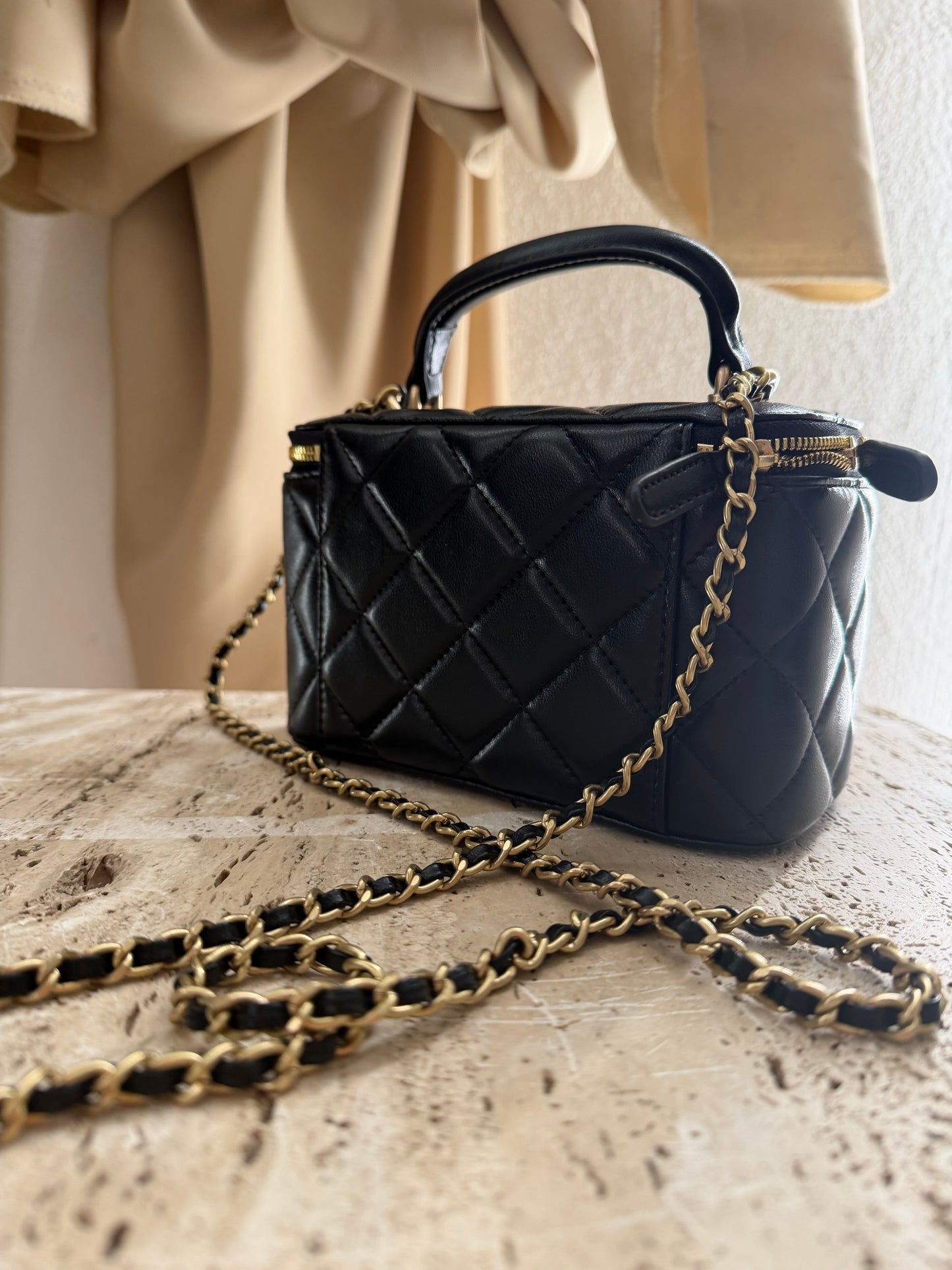 Chanel sweet vanity box vip gift second hand