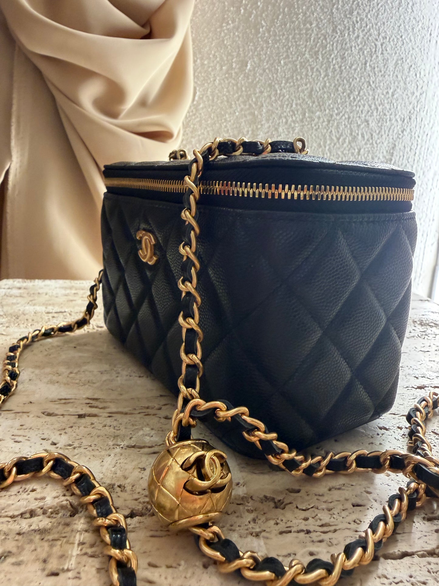 Chanel VANITY vip gift second han