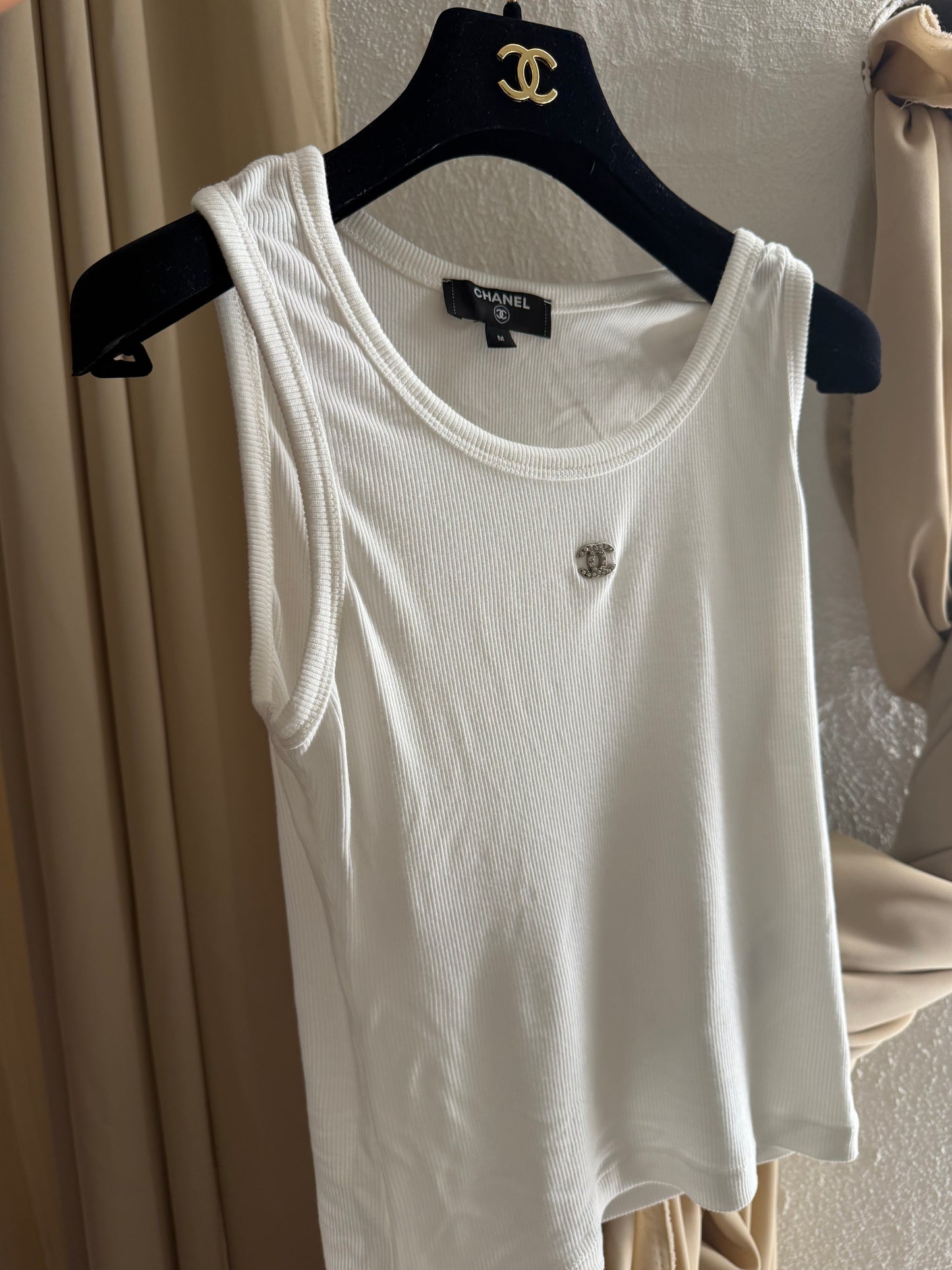 Top chanel uniform second hand