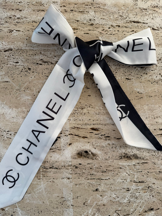 Foulard chanel vip gift make up second hand
