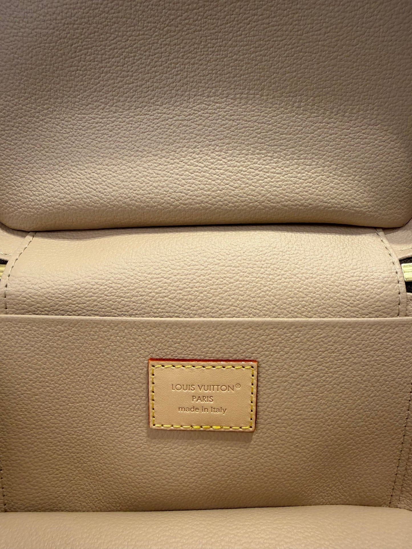 LOUIS VUITTON second hand