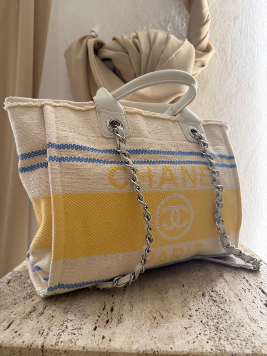 Chanel shopping beach make up vip gift second hand