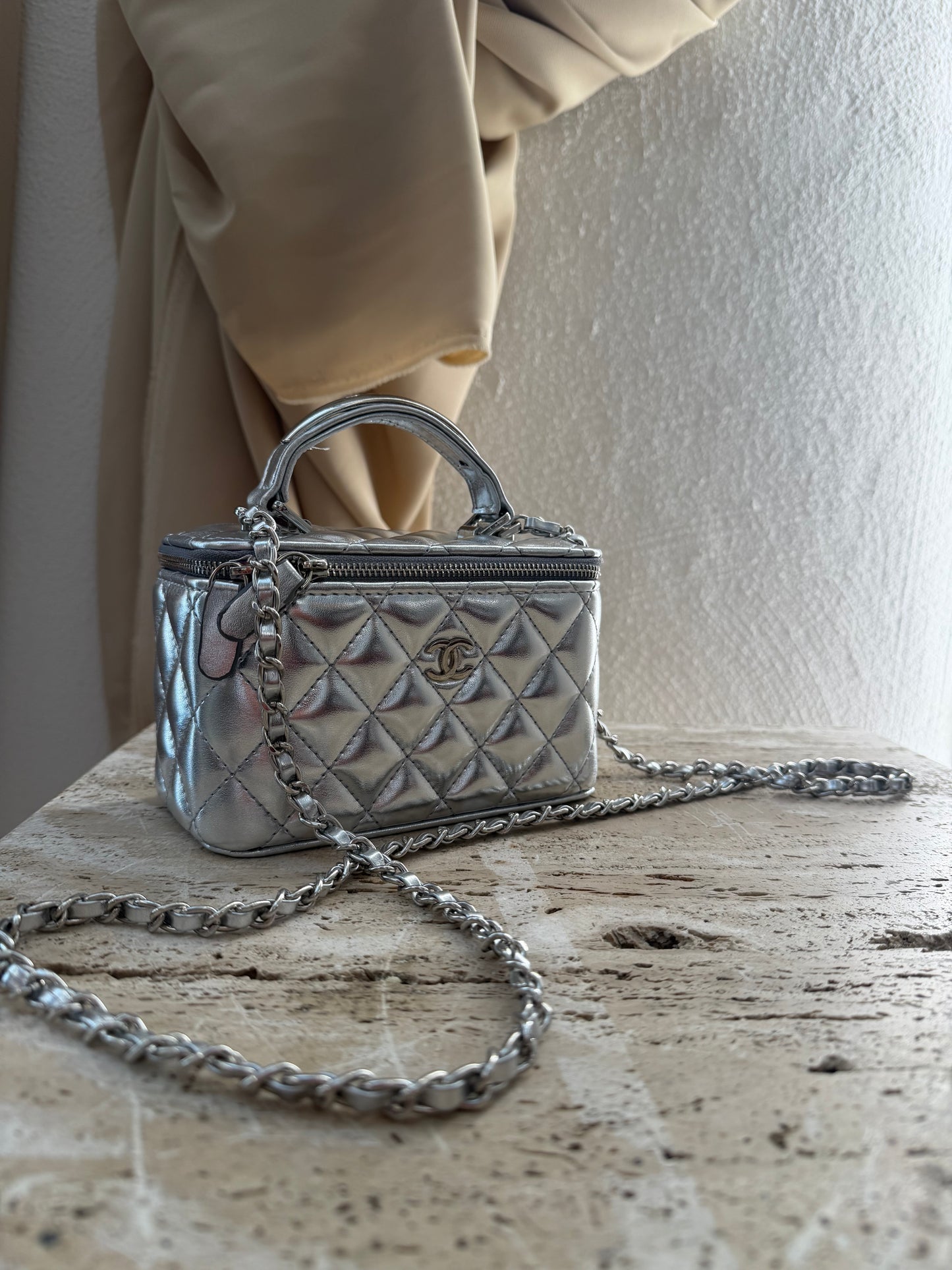 Chanel vanity vip Gift make up second hand
