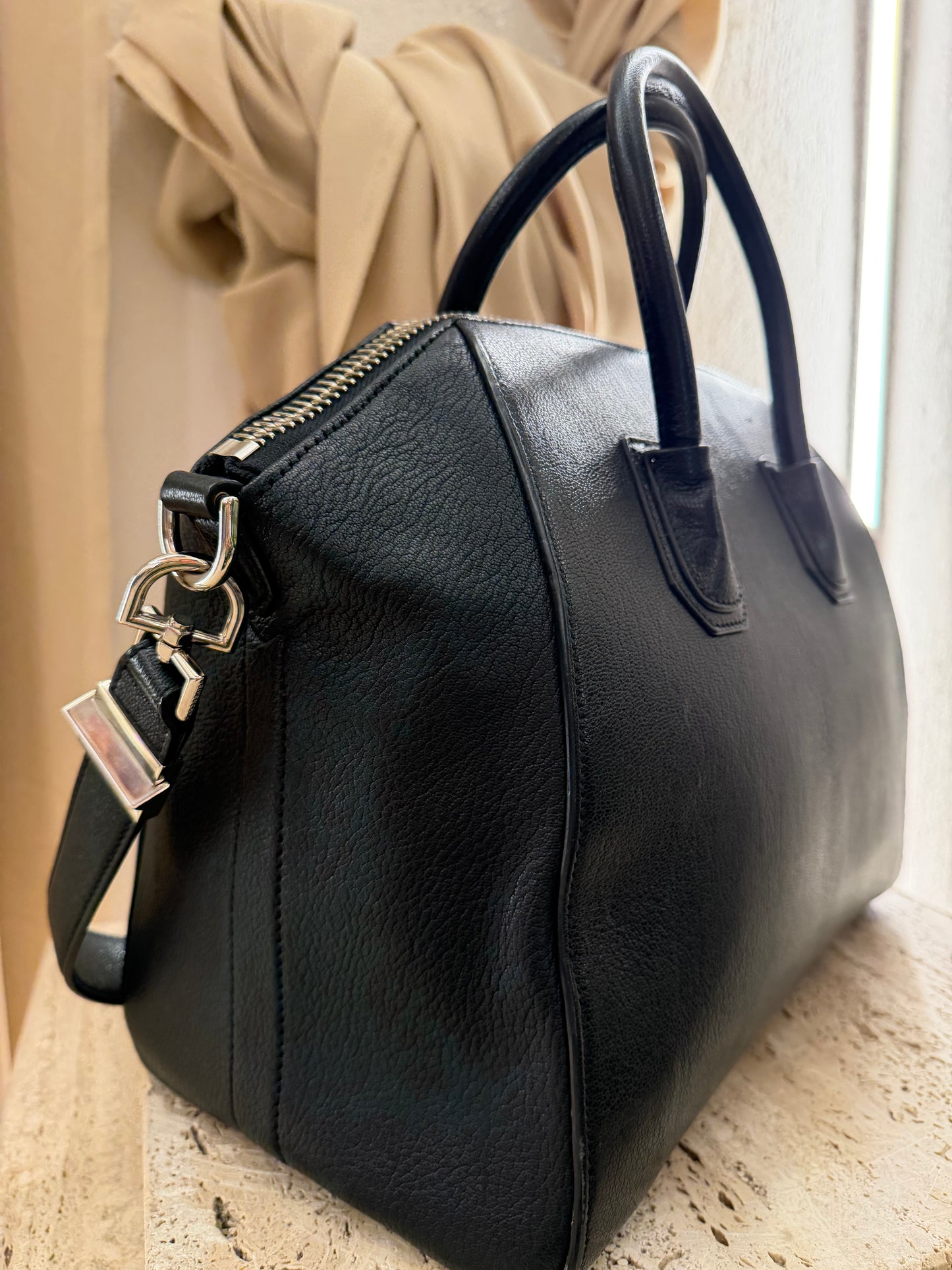 Givenchy antogona second hand