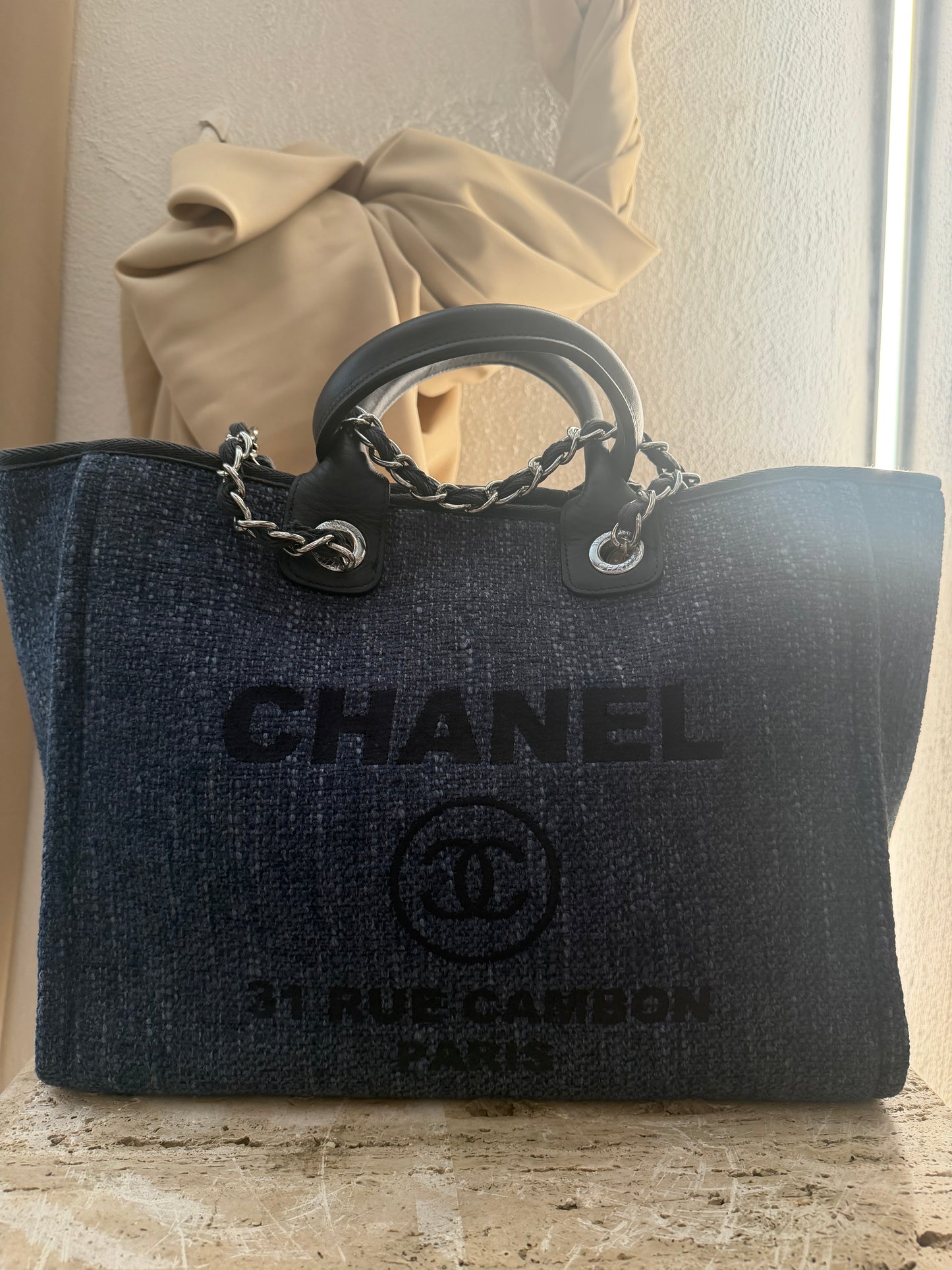Tote beach chanel vip gift  second hand
