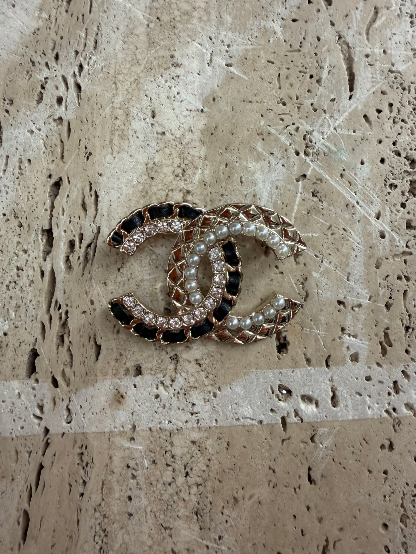 Spilla chanel vip gift Make-up second hand