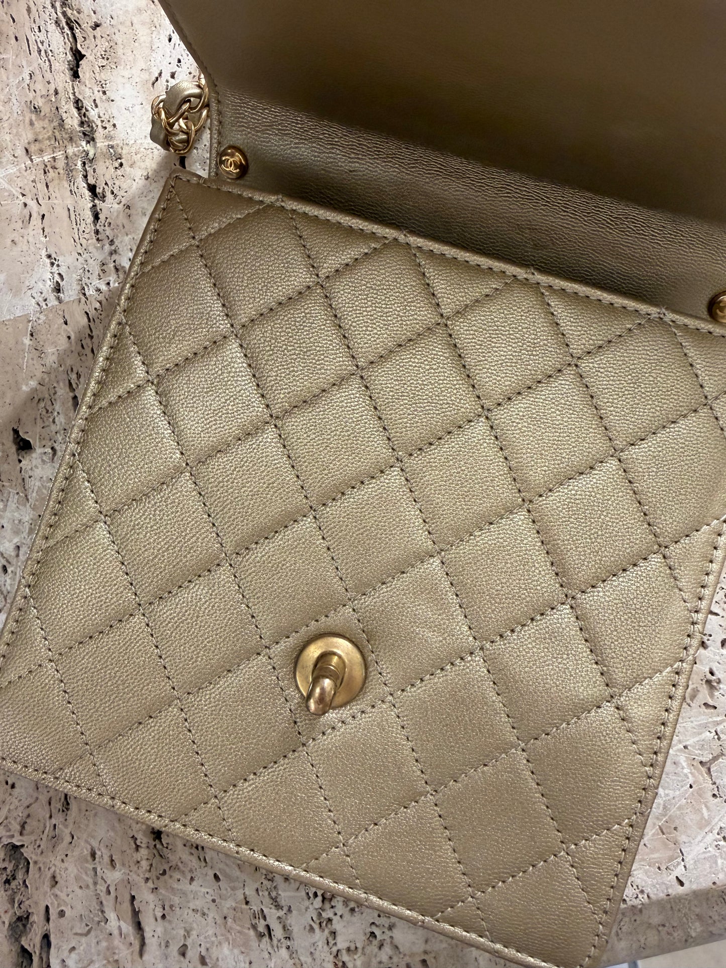 Chanel pochette second hand