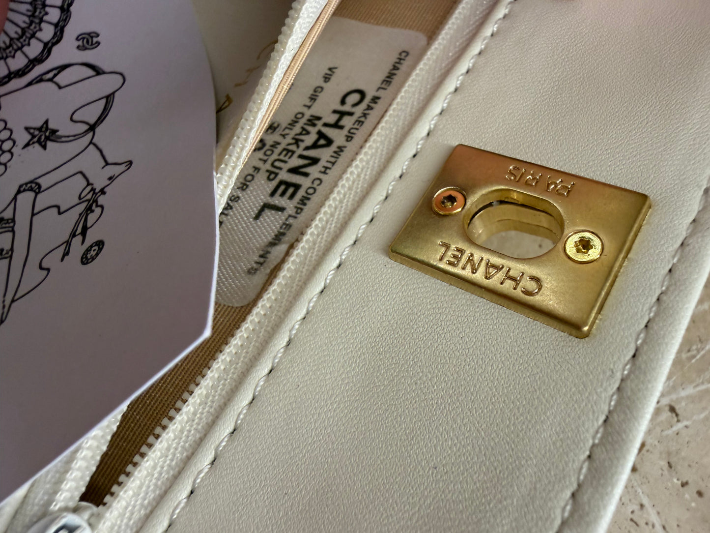 Chanel woc gift vip make up second hand