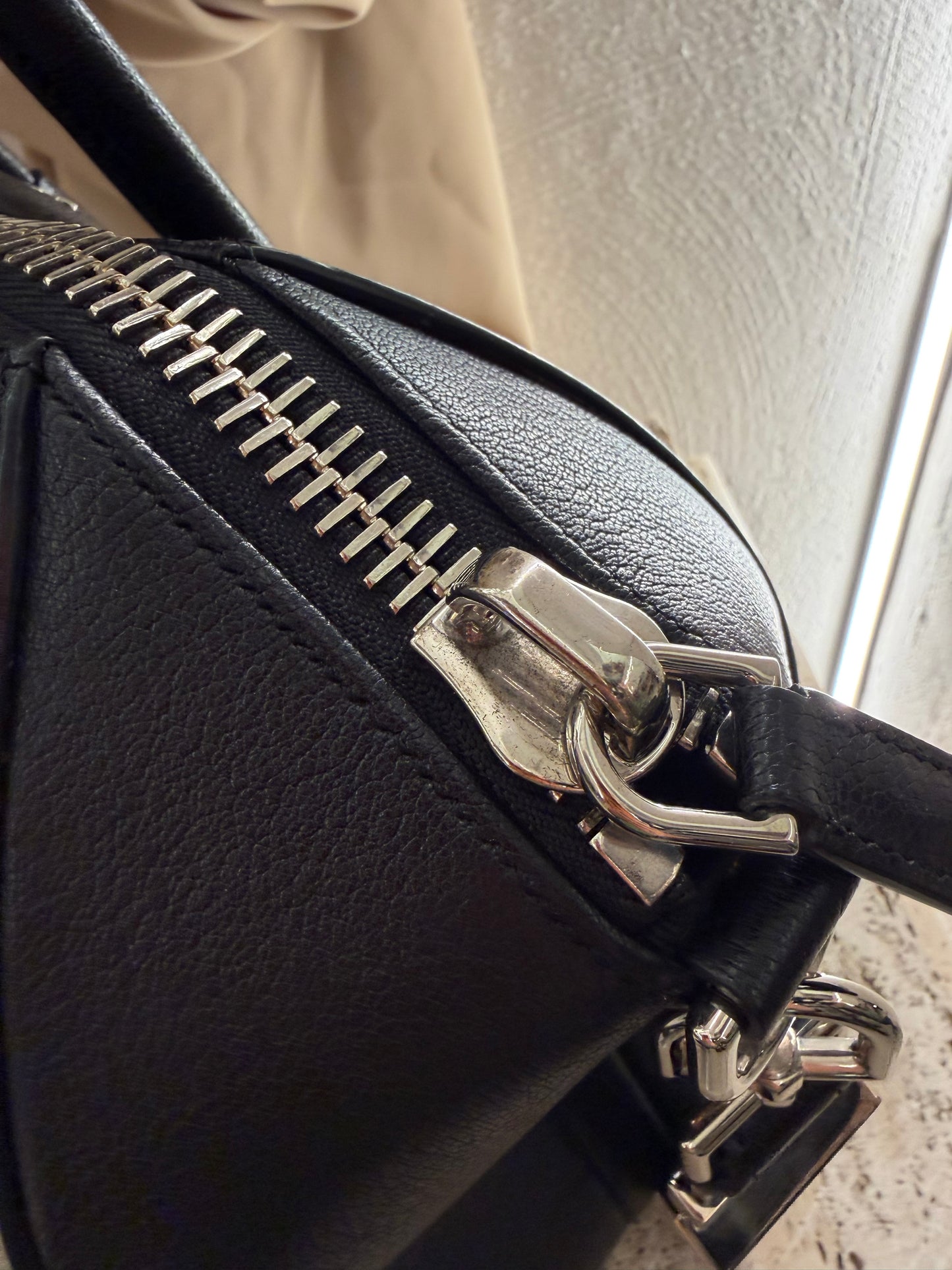 Givenchy antogona second hand