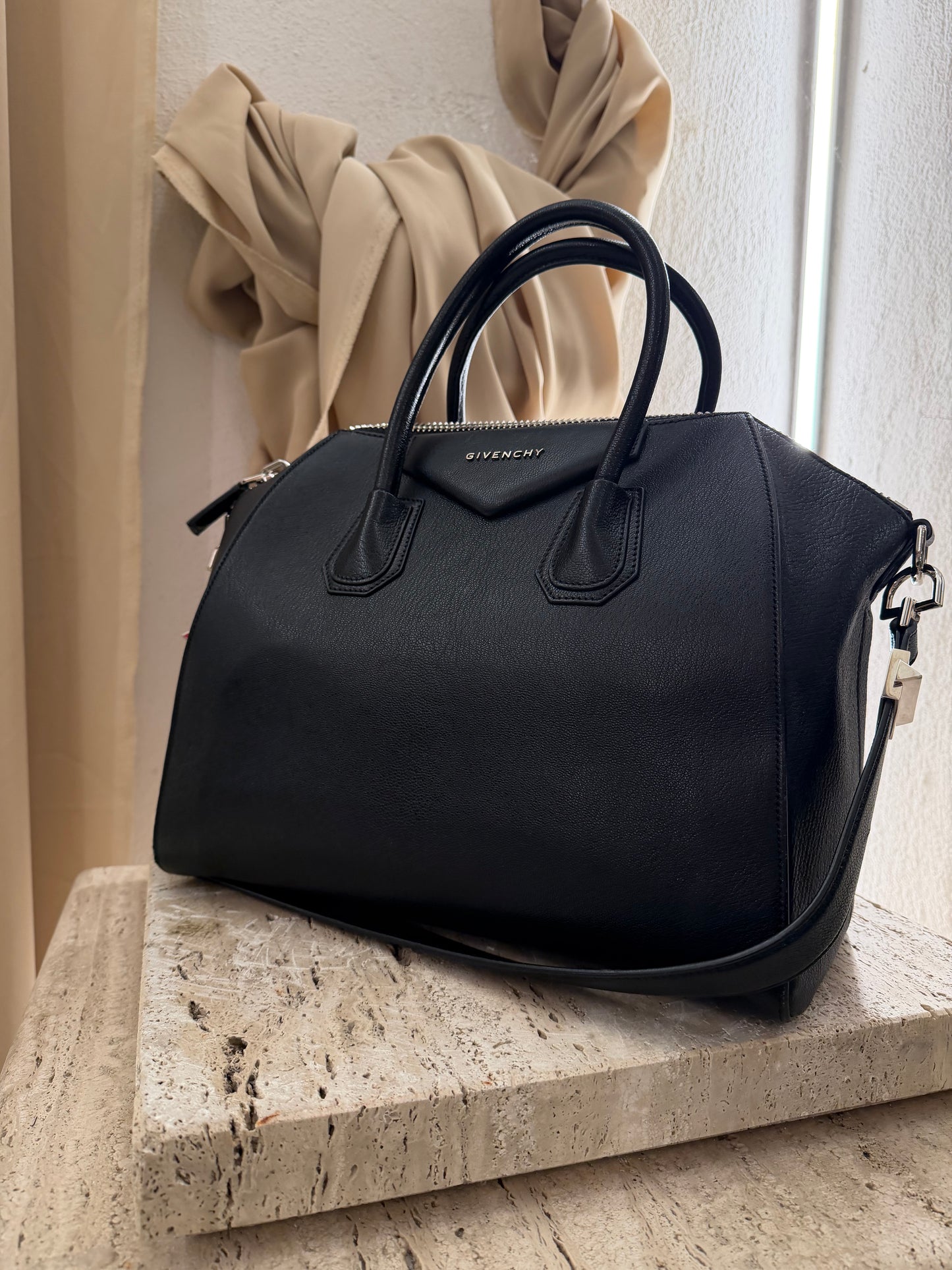 Givenchy antogona second hand