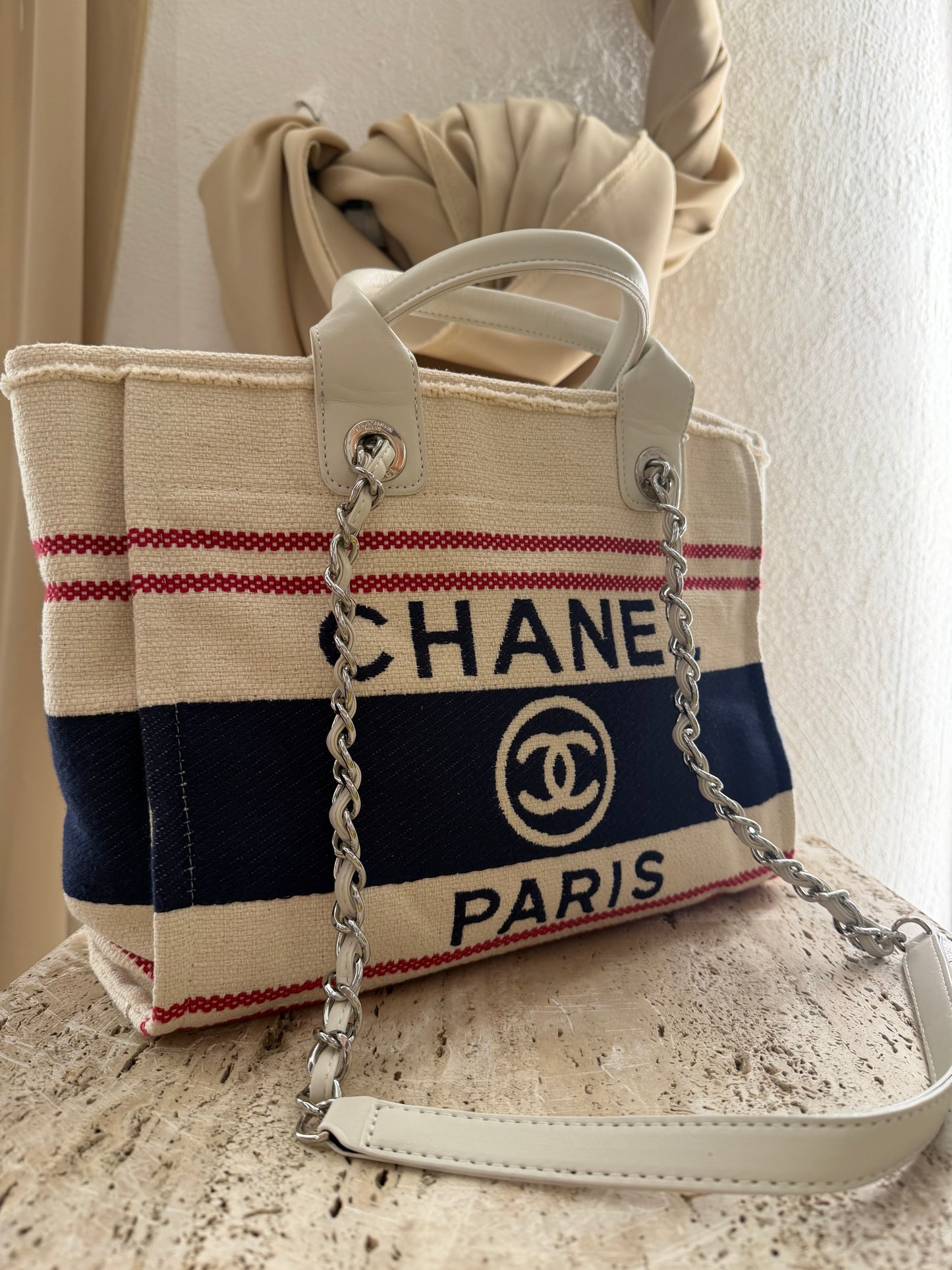 Chanel shopping beach make up vip gift second hand