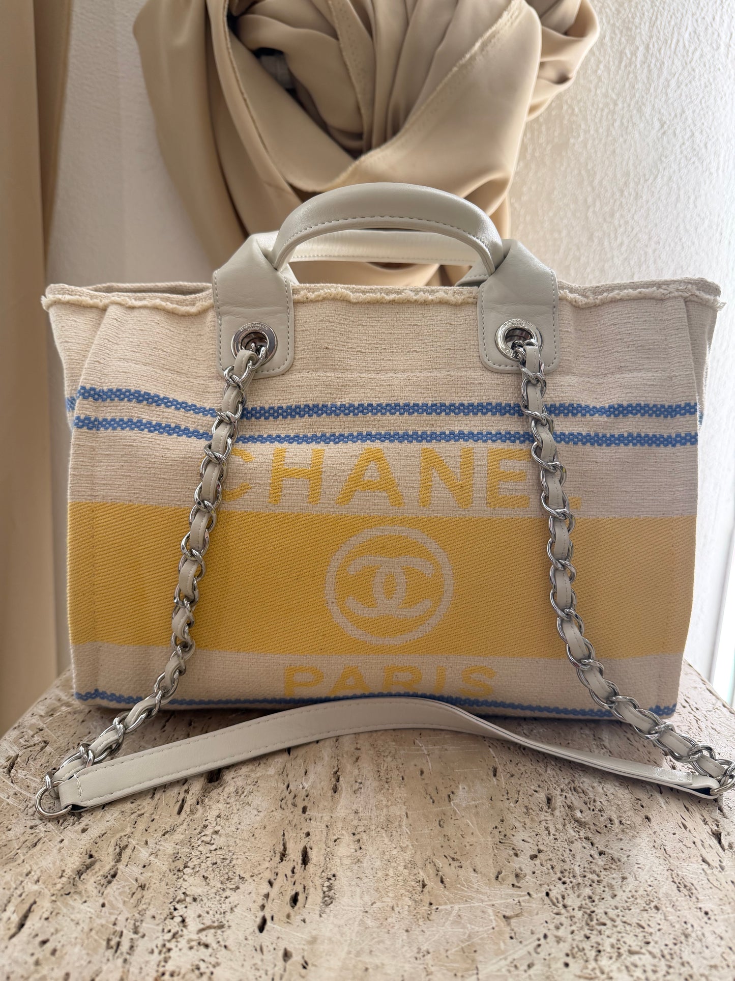 Chanel shopping beach make up vip gift second hand