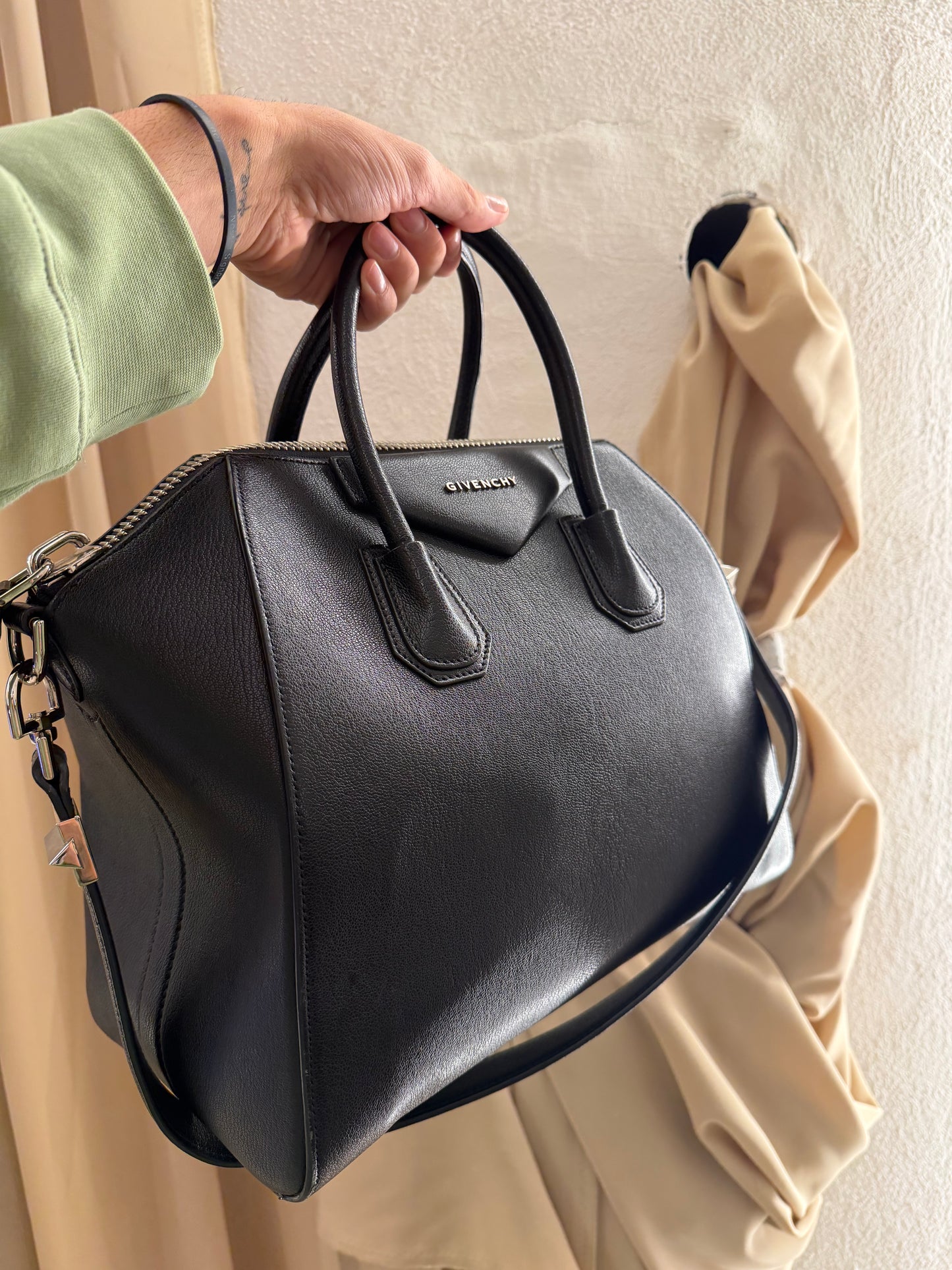 Givenchy antogona second hand