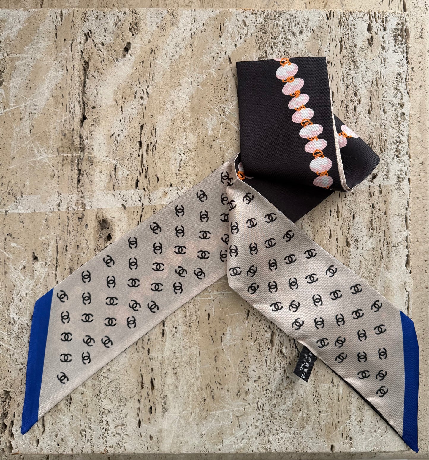 Foulard chanel vip gift make up second hand