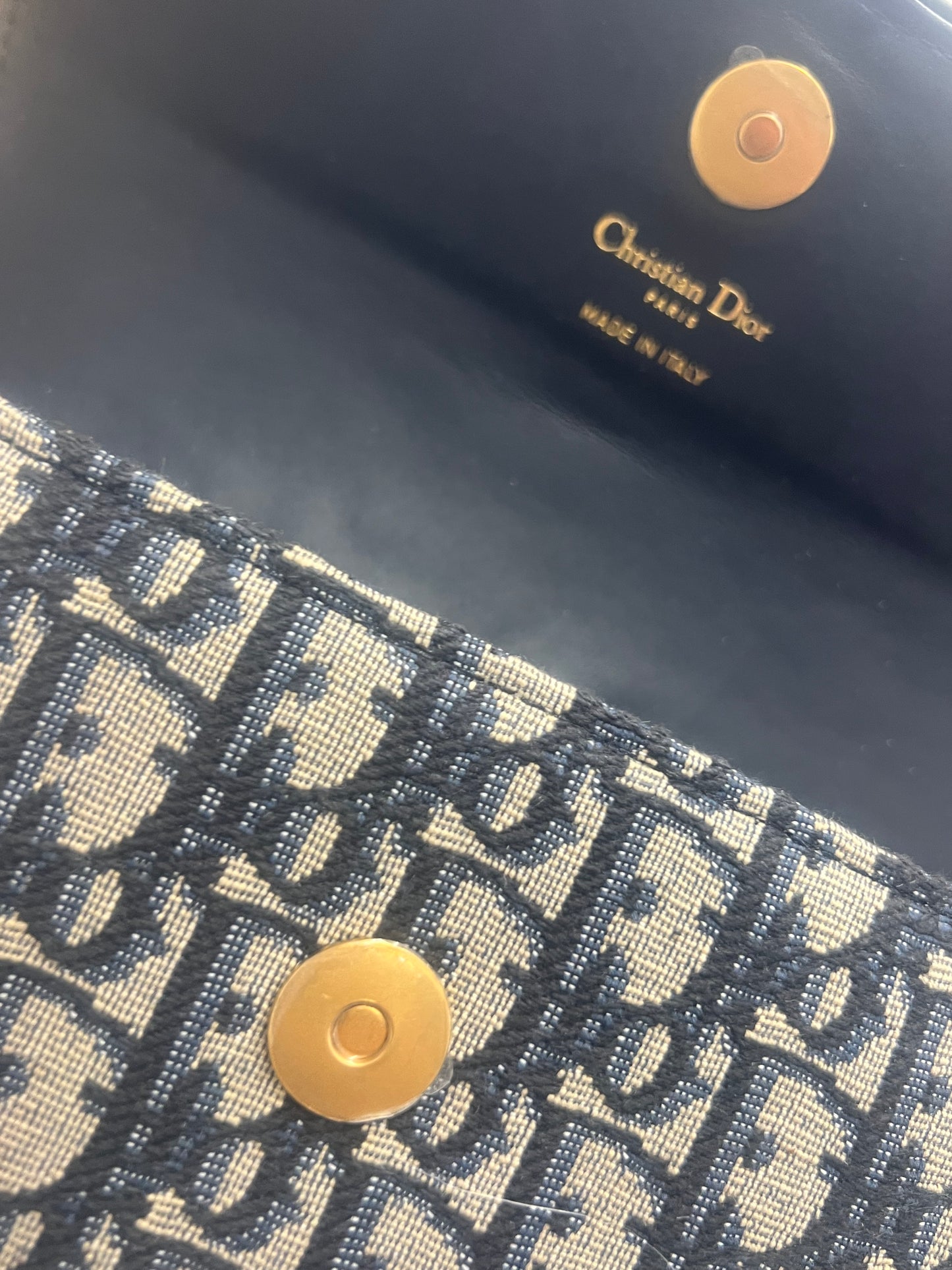 Pochette media con catena Saddle
Jacquard Dior Oblique blu second hand