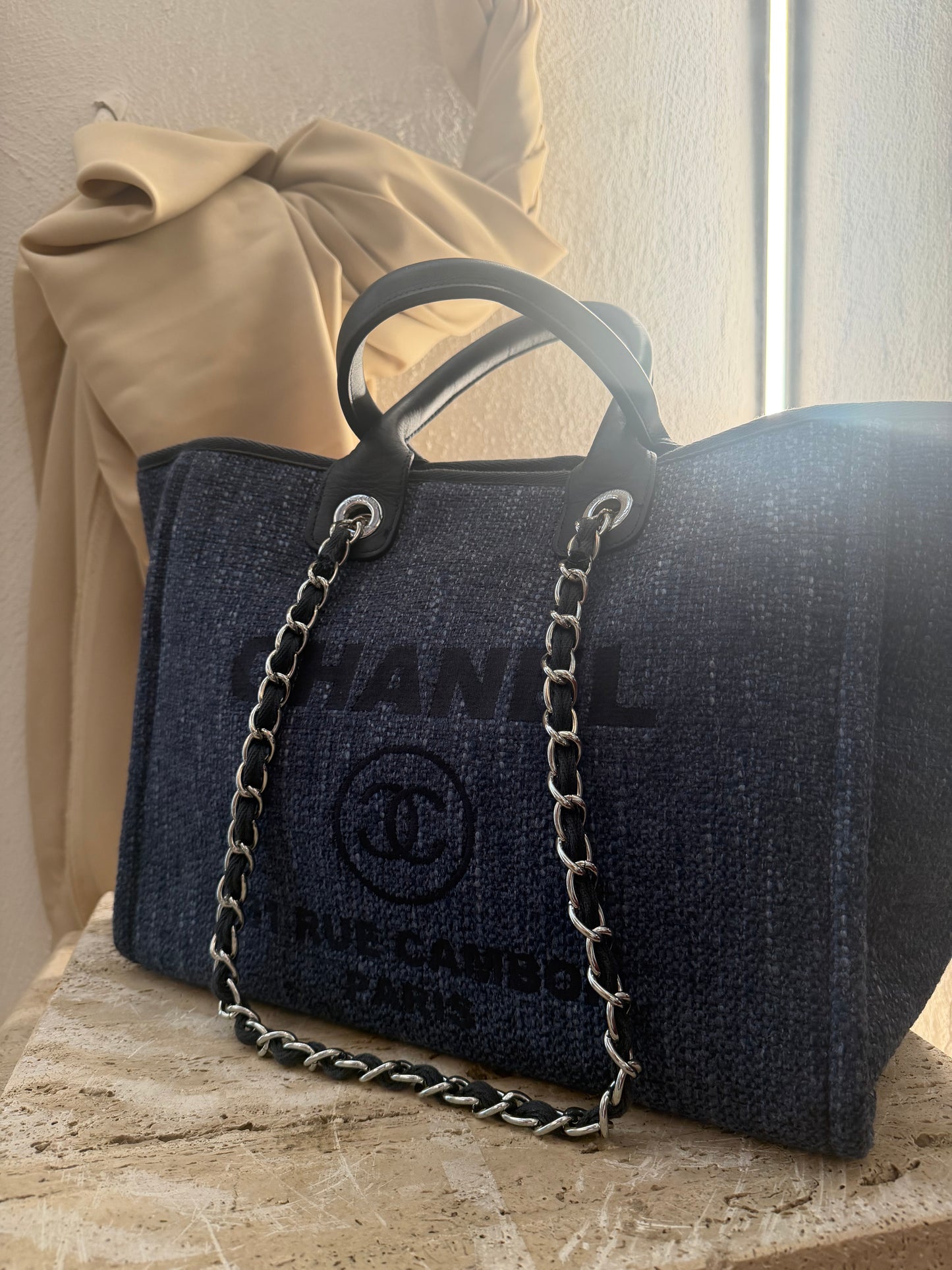 Tote beach chanel vip gift  second hand