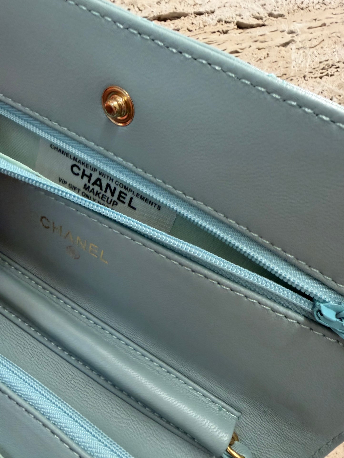 Chanel woc vip gift make up second hand