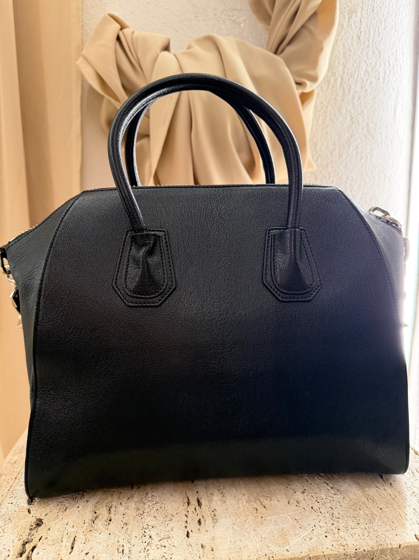 Givenchy antogona second hand