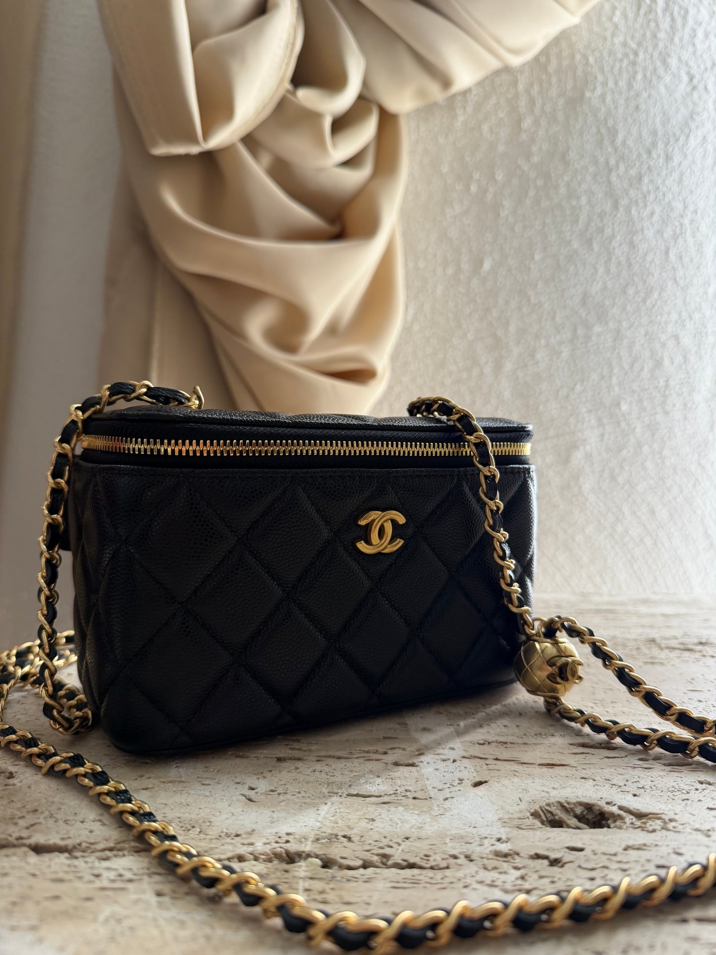 Chanel VANITY vip gift second han