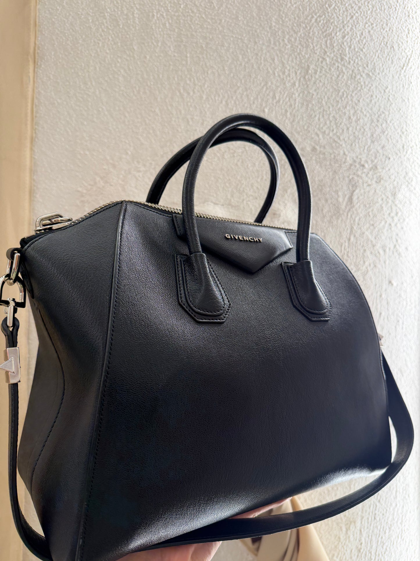Givenchy antogona second hand