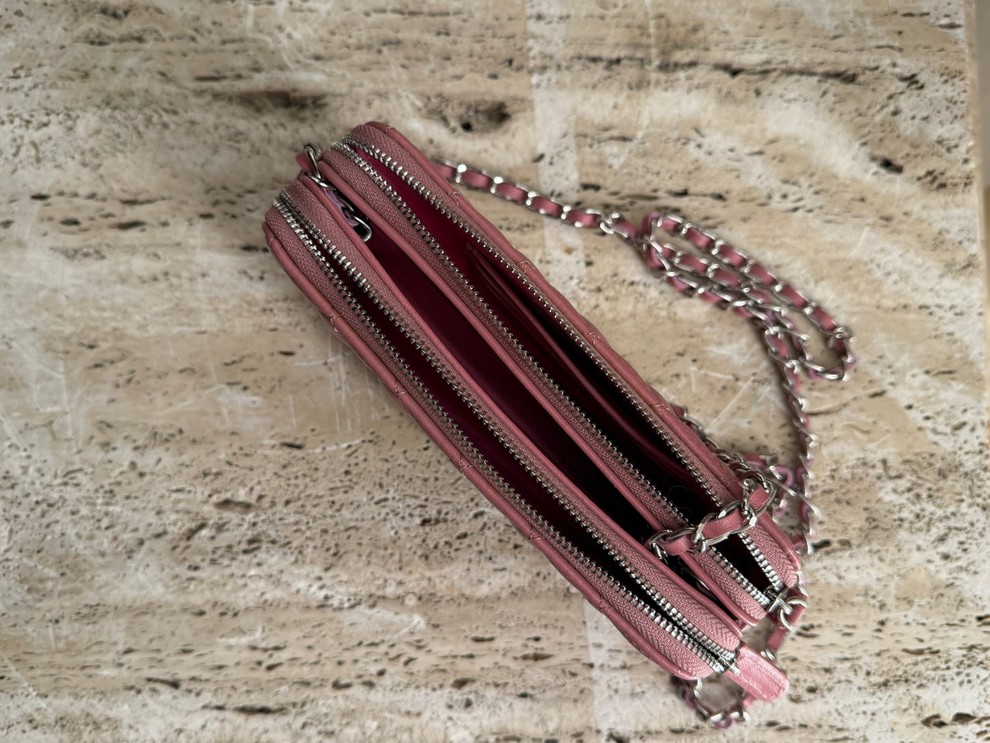 Chanel vip gift make up zip second hand