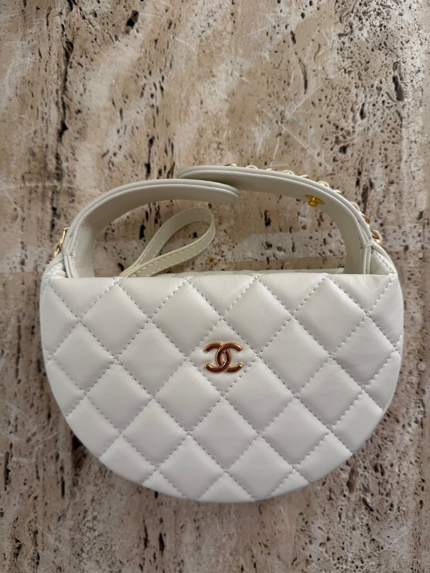 Chanel hobo miny vip gift make up second hand