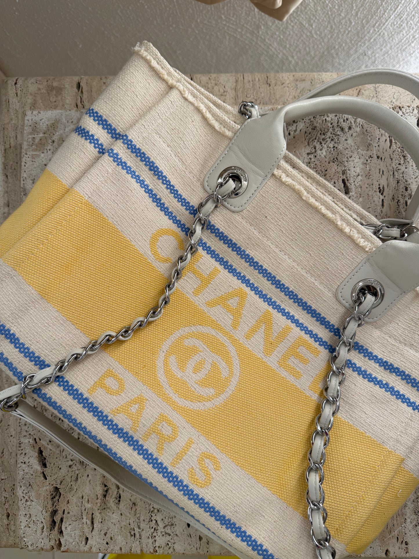 Chanel shopping beach make up vip gift second hand