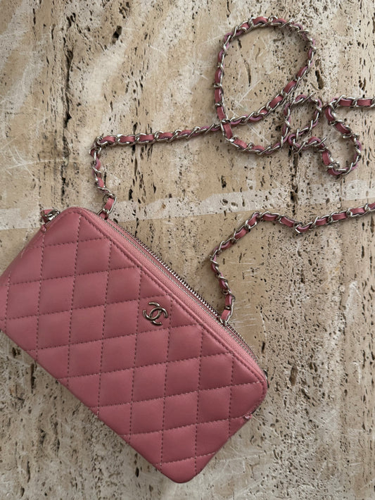 Chanel vip gift make up zip second hand