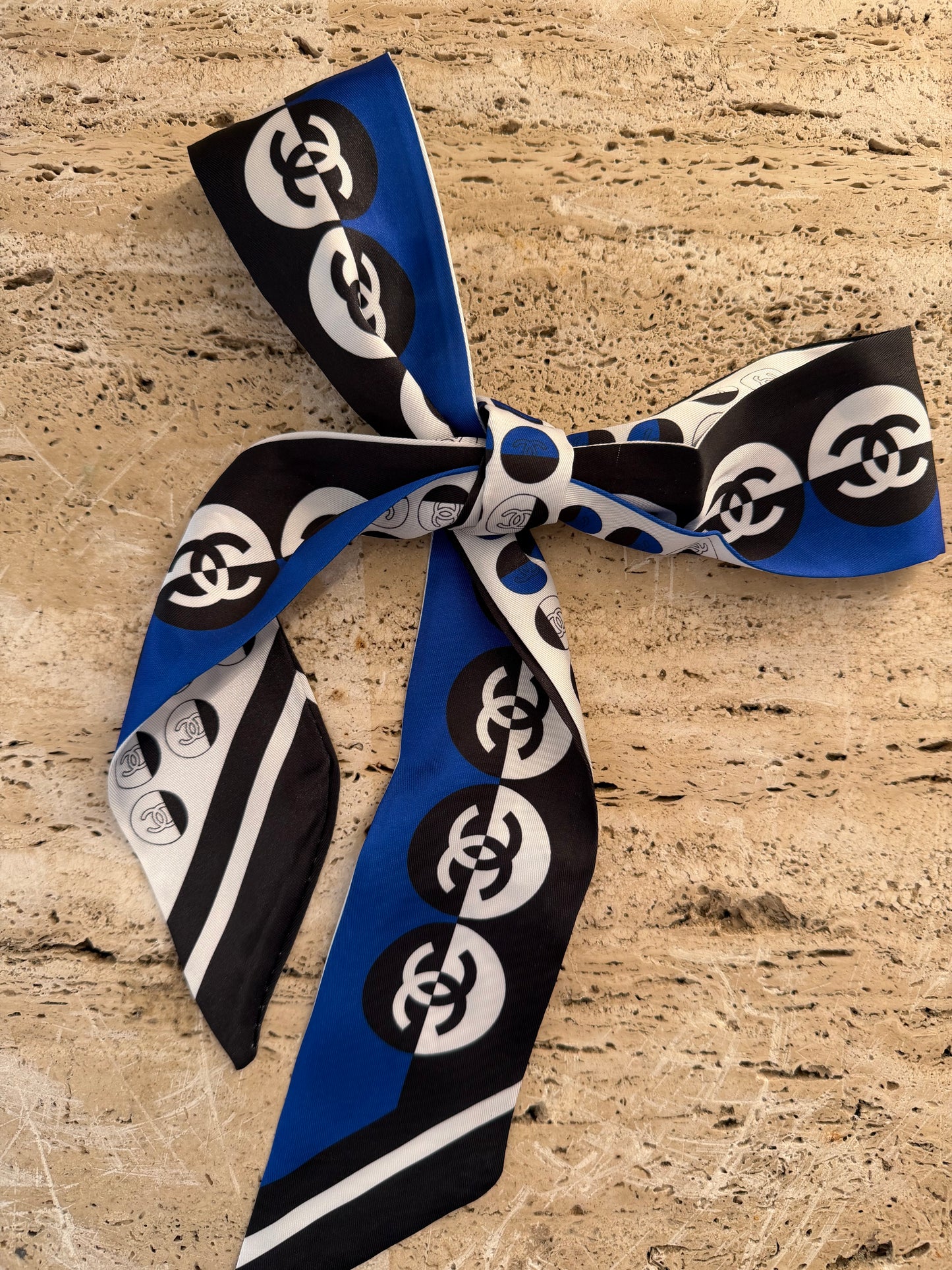 Foulard chanel vip gift make up second hand